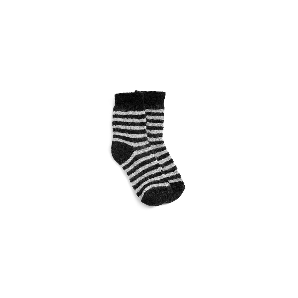 Calcetines a rayas negros y blancos